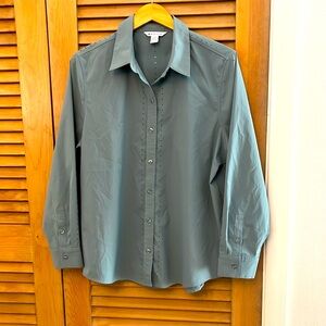 ATHLETA Women’s Long Sleeve Midtown Shirt II Laser Cut Green Button Down Size XL